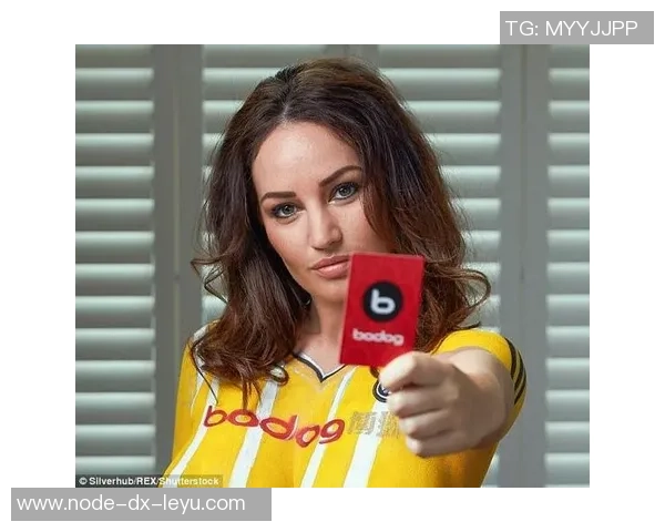 外国彩绘足球宝贝展现独特魅力与艺术风采引领时尚潮流